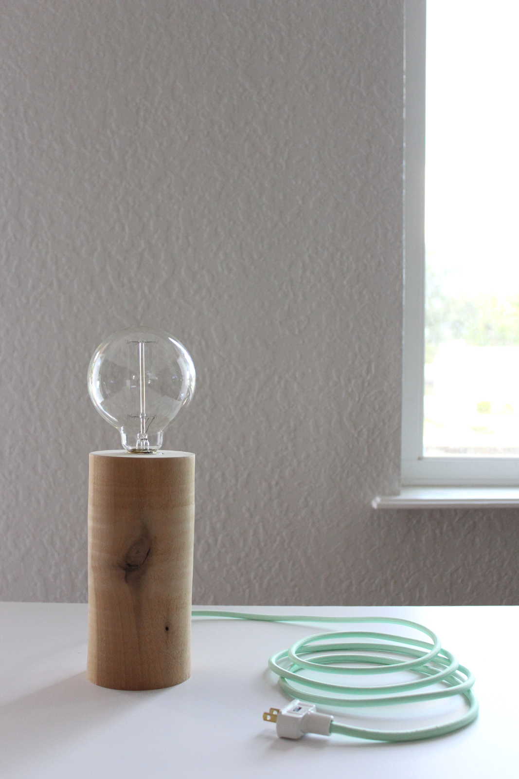 Minimal Wood Lamp